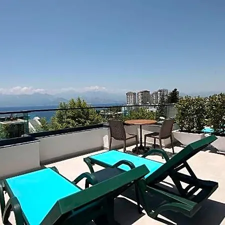 Pure Blanche Hotel
